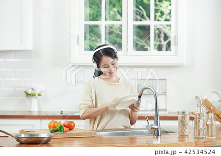 韓国人 女性 20代 42534524