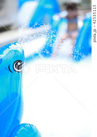 プール (女児 子育て 育児 ライフスタイル 真夏 スイミング 水泳 水遊び 女の子 水浴び 自宅) プール (女児 子育て 育児 ライフスタイル 真夏 スイミング 水泳 水遊び 女の子 水浴び 自宅) 42535115