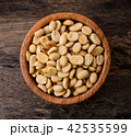 Raw coffee beans in wood bowl 42535599