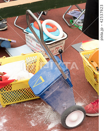 運動会　ライン引き 42537623