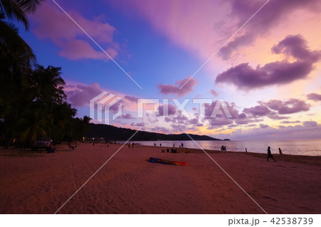 プーケットの夕暮れ 42538739