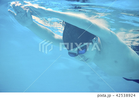 スイミング 泳ぐ子供 スイミング 泳ぐ子供 42538924