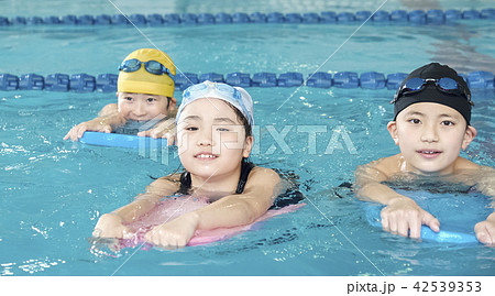 スイミング 泳ぐ子供 スイミング 泳ぐ子供 42539353