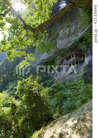鳥取県の三徳山の投入堂 鳥取県の三徳山の投入堂 42539946