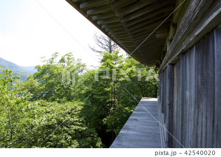 鳥取県の三徳山の地蔵堂からの眺望 42540020
