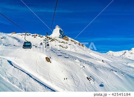 View of cable cars to the Klein Matterhorn Peak 42545194