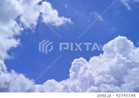 空　青空と雲イメージ 42545598
