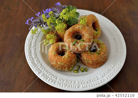 ドーナッツ(ピスタチオドーナッツ)／pistacho doughnuts 42552110
