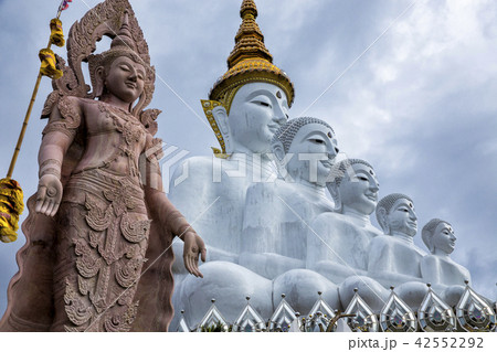 タイ国ワットプラタートパーソンケーオの白い仏像 42552292