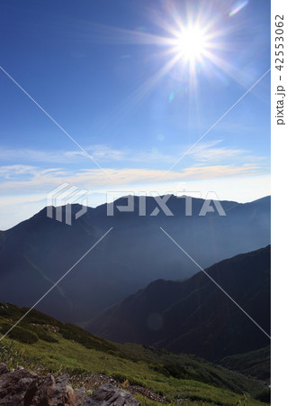 北岳の尾根から見る鳳凰三山 北岳の尾根から見る鳳凰三山 42553062