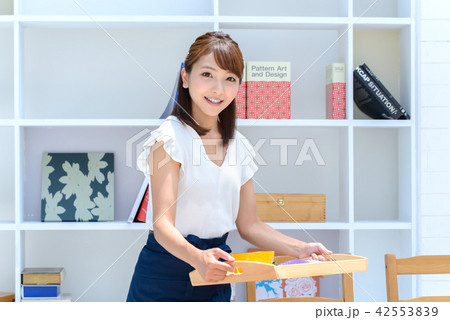食事　女性 42553839