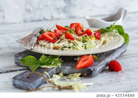 Salad with strawberries and balsamic sauce. 42554889