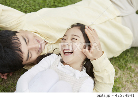 人物 子供 女の子 42554941