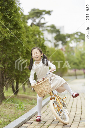 韓国人 女の子 小学生の写真素材