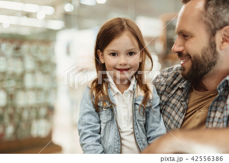 Smiling girl admiring free time with dad 42556386