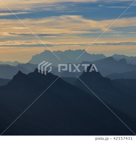 Silhouette of Mount Grosser Mythen. 42557431