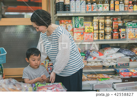 4 years old 42558827