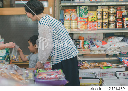 4 years old 42558829