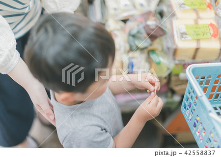 4 years old 4 years old 42558837