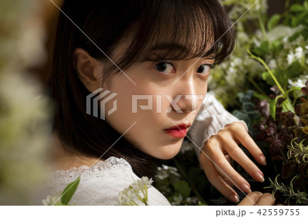 女性　ビューティー　ポートレート 42559755