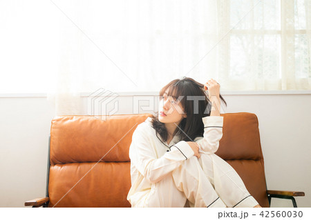 女性　ライフスタイル　リラックス 42560030