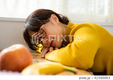 女性 ライフスタイル リラックス 女性 ライフスタイル リラックス 42560063