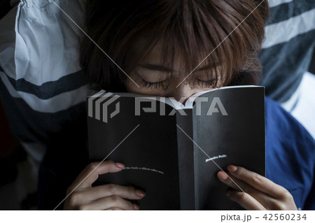 女性　ライフスタイル　リラックス 42560234