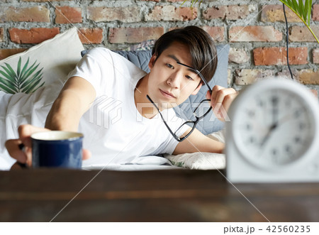 男性　朝　ライフスタイル 42560235