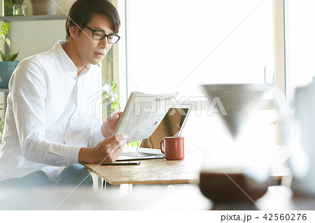 男性　ライフスタイル　ティータイム 42560276