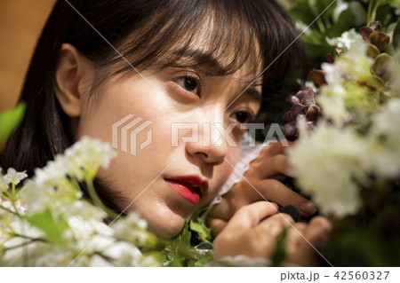 女性　ビューティー　ポートレート 42560327