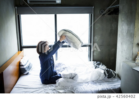 女性　ライフスタイル　リラックス 42560402