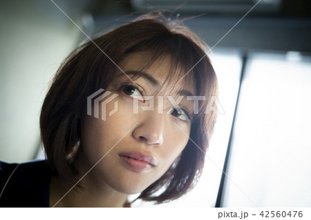 女性　ライフスタイル　リラックス 42560476