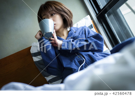 女性 ライフスタイル リラックス 女性 ライフスタイル リラックス 42560478