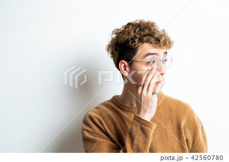 男性 外国人 ポートレート 表情 男性 外国人 ポートレート 表情 42560780