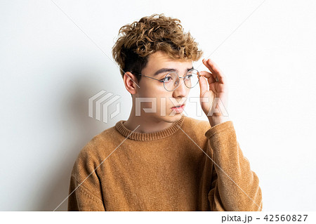 男性　外国人　ポートレート　表情 42560827