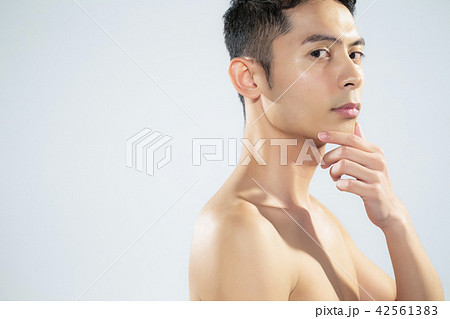 男性　ポートレート　美容 42561383