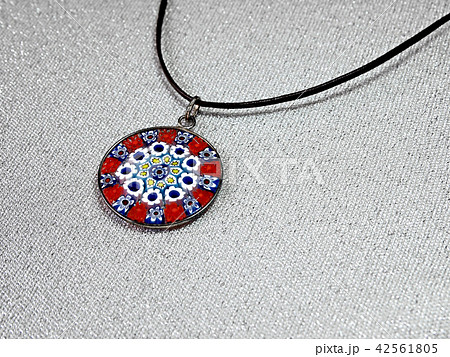 ミレフィオリガラスの円形ペンダント ベネチアングラス ミレフィオリガラスの円形ペンダント ベネチアングラス 42561805