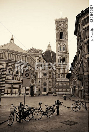 Duomo Santa Maria Del Fiore closeup street black and white 42564607