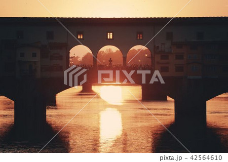 Florence Ponte Vecchio sunrise Florence Ponte Vecchio sunrise 42564610