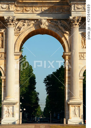 Arch of Peace Milan closeup 42564689