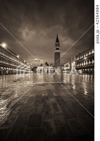 Piazza San Marco night 42564984