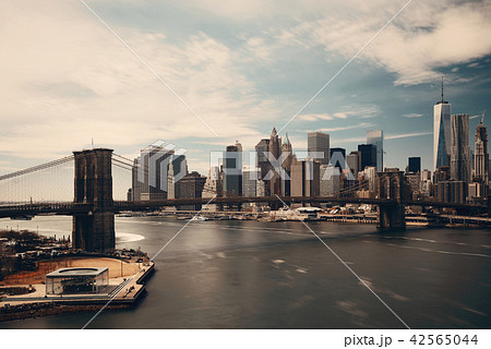 Brooklyn Bridge and downtown Manhattan 42565044