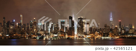 Manhattan midtown skyline at night Manhattan midtown skyline at night 42565121