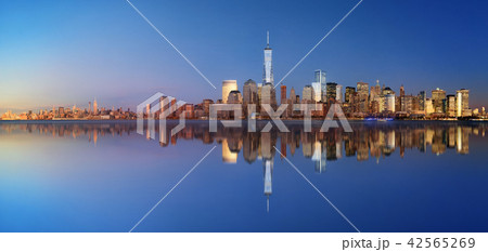 New York City skyline at night 42565269