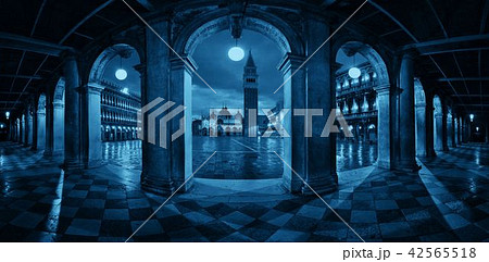 Piazza San Marco hallway night panorama view 42565518