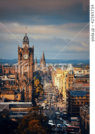Edinburgh city street 42565734