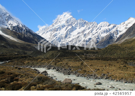 マウントクックと雪解け水 42565957