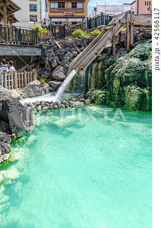 草津温泉 湯畑 8月 夏 晴れ の写真素材