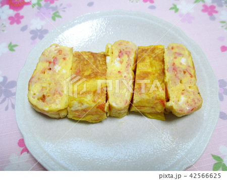 出来たての家庭の厚焼き玉子(カニカマ入り) 42566625