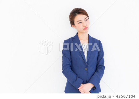 怒る女性　ビジネス 42567104